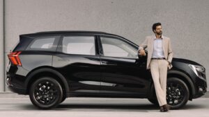Mahindra XUV 700 side profile 
