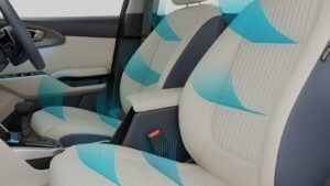 Carens Clavis front seat