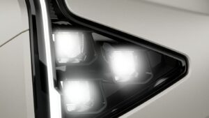 Carens Clavis headlamp