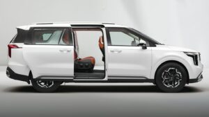 Kia Carnival Side view