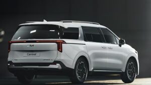 Kia Carnival rear view
