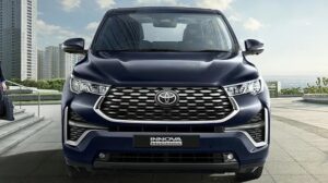 Toyota Innova Hycross front view