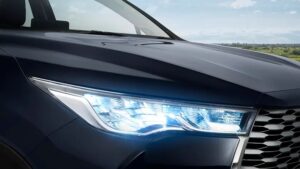 Toyota Innova Hycross headlights