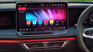 Volkswagen Tiguan R-Line touch screen