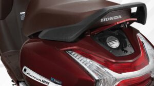 Honda Activa 125 double-lid-external-fuel-fill